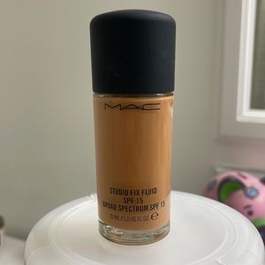MAC Studio Fix Fluid Foundation NC42